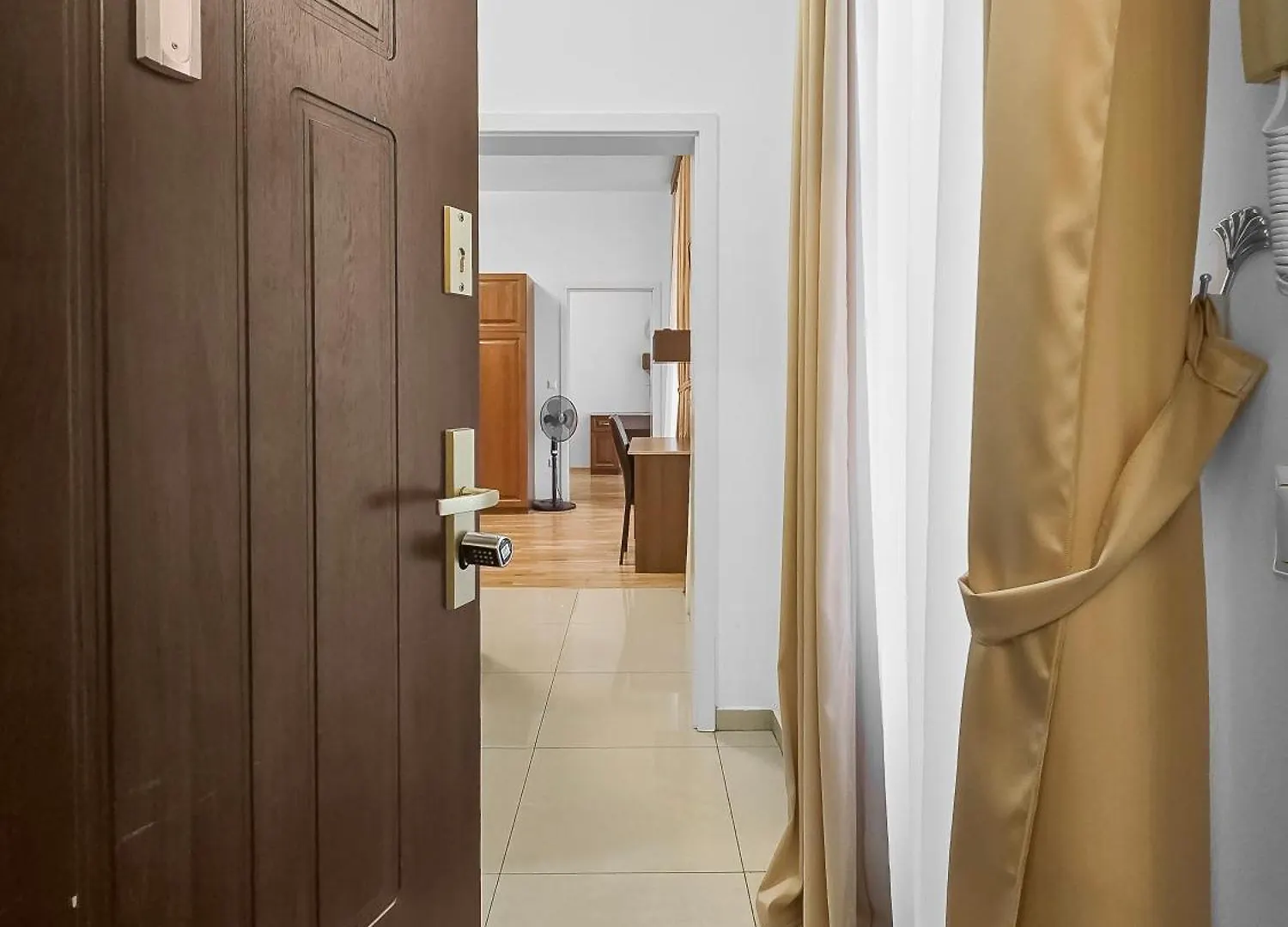 Appartement Two-Bedroom Balcony Retreat For 4 Near Millennium Tower Wenen Oostenrijk