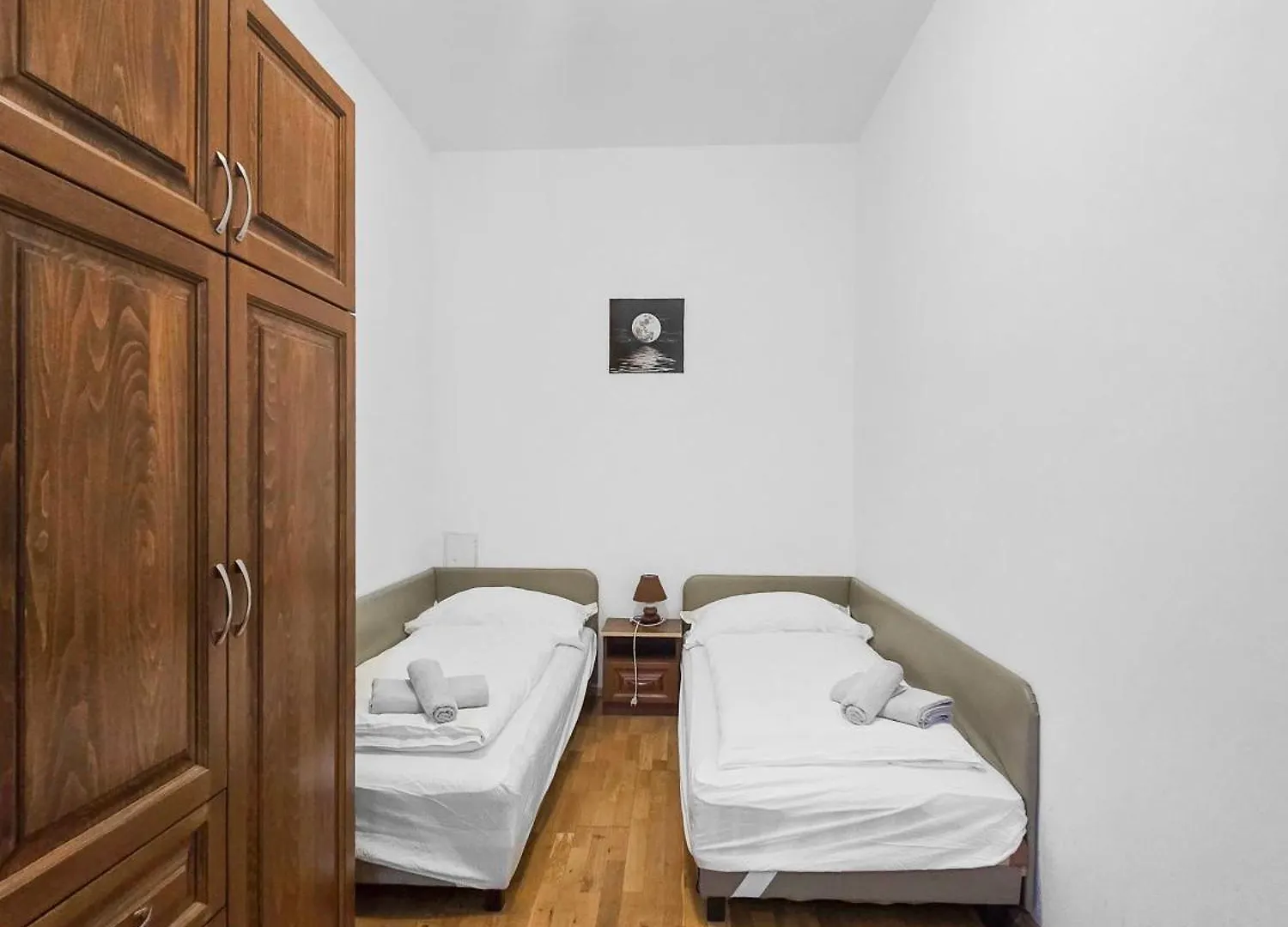 Two-Bedroom Balcony Retreat For 4 Near Millennium Tower Wenen Oostenrijk