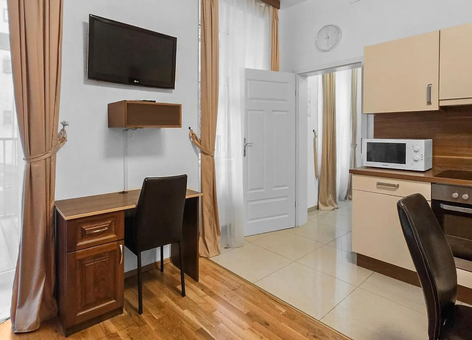 Two-Bedroom Balcony Retreat For 4 Near Millennium Tower Wenen 0*,