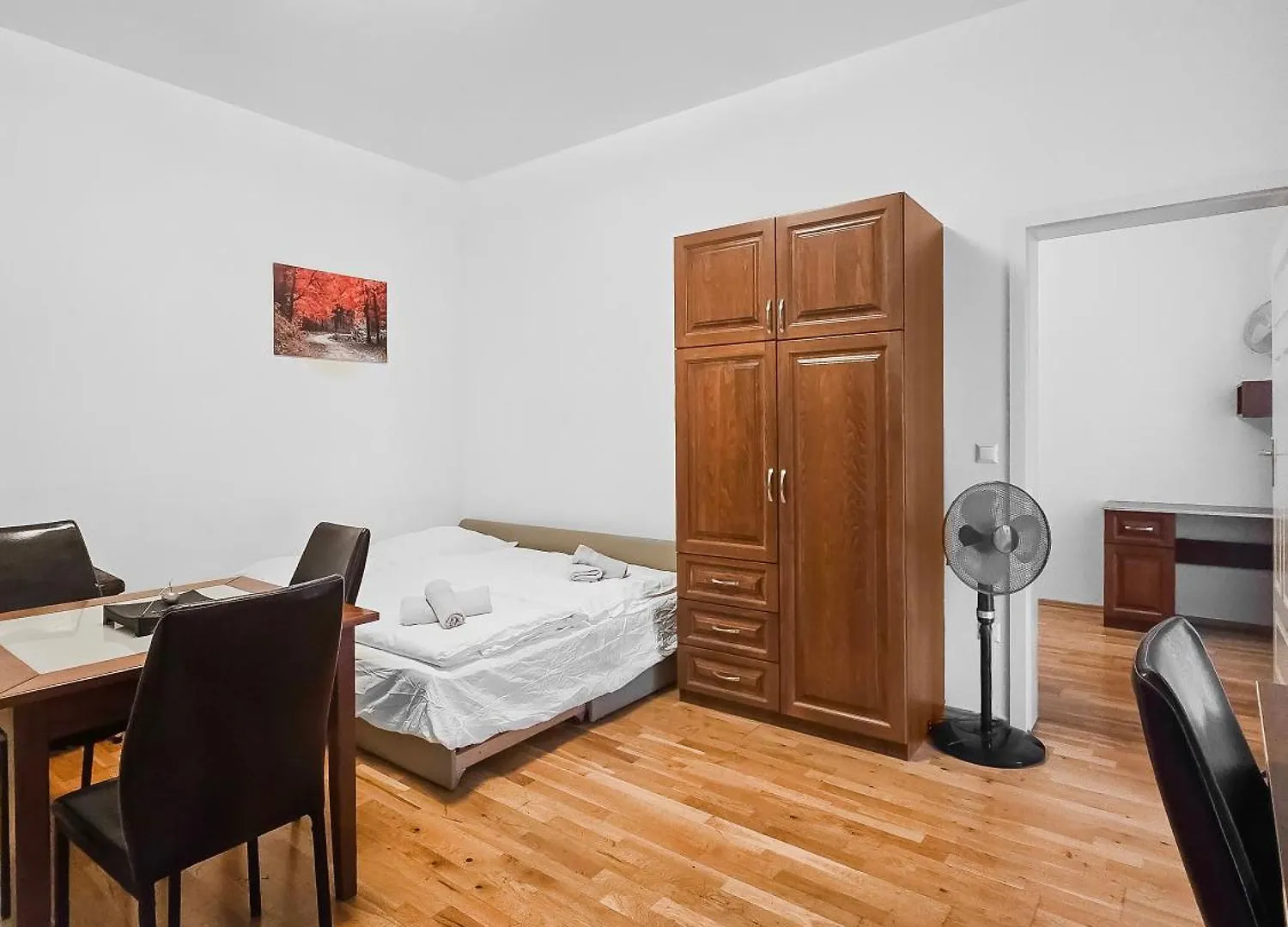 Two-Bedroom Balcony Retreat For 4 Near Millennium Tower Wenen