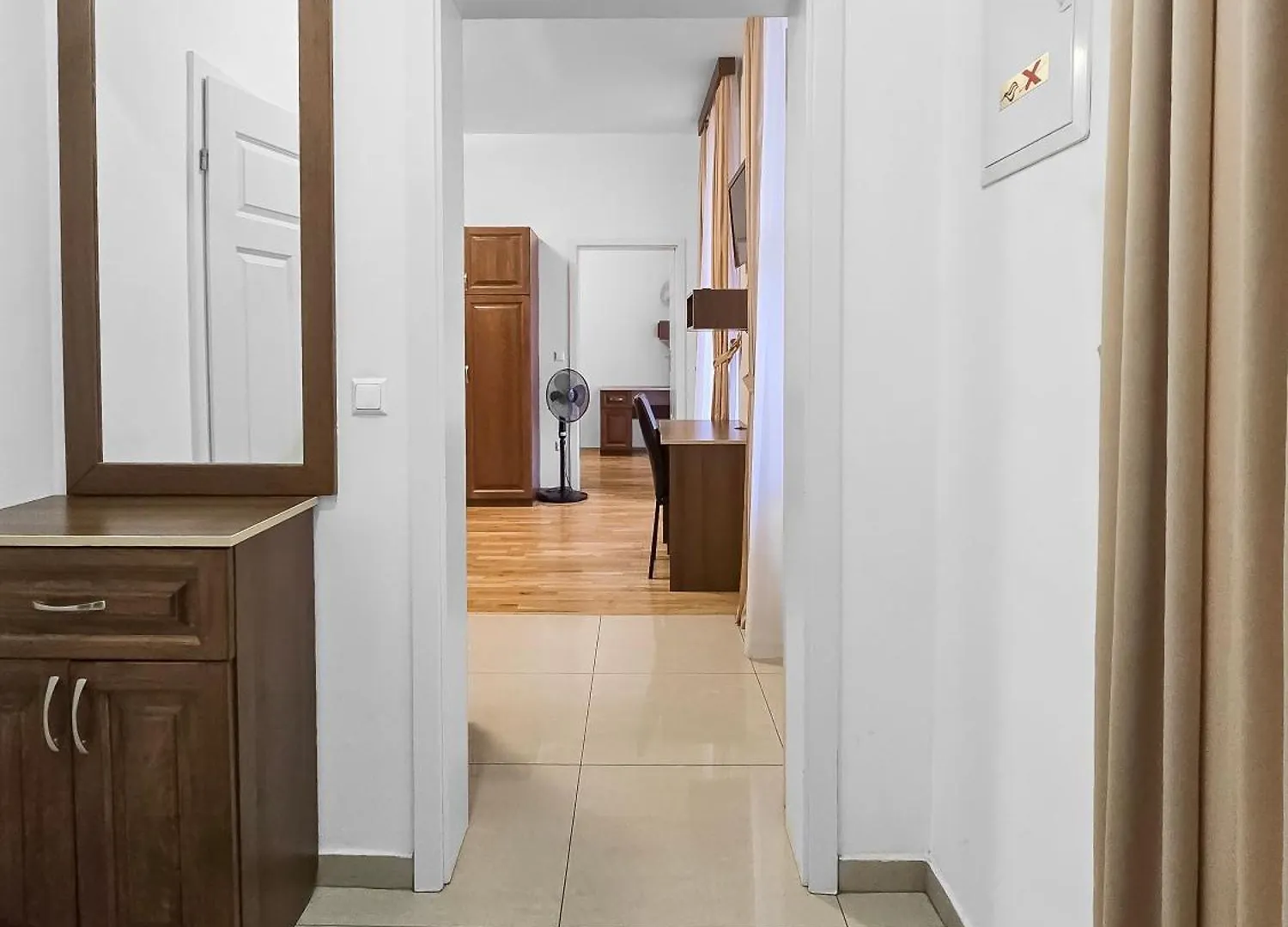 Two-Bedroom Balcony Retreat For 4 Near Millennium Tower Wenen